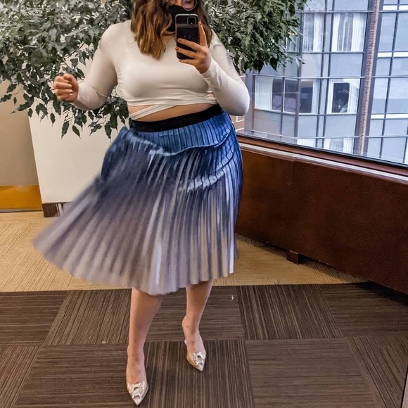 Lucy Paris Dresses & Skirts - Ombré pleated midi blue silver skirt